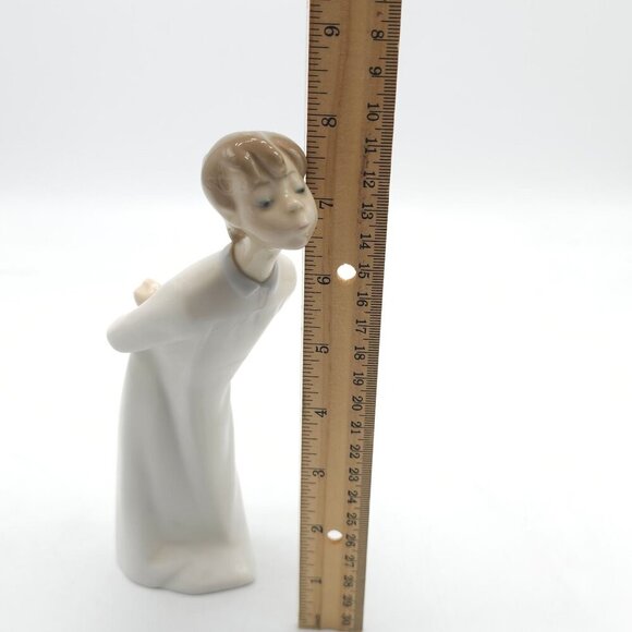 Lladró Handcrafted Porcelain Figurine Bowing Kissing Boy Spain Collectible 4869 - Picture 7 of 8